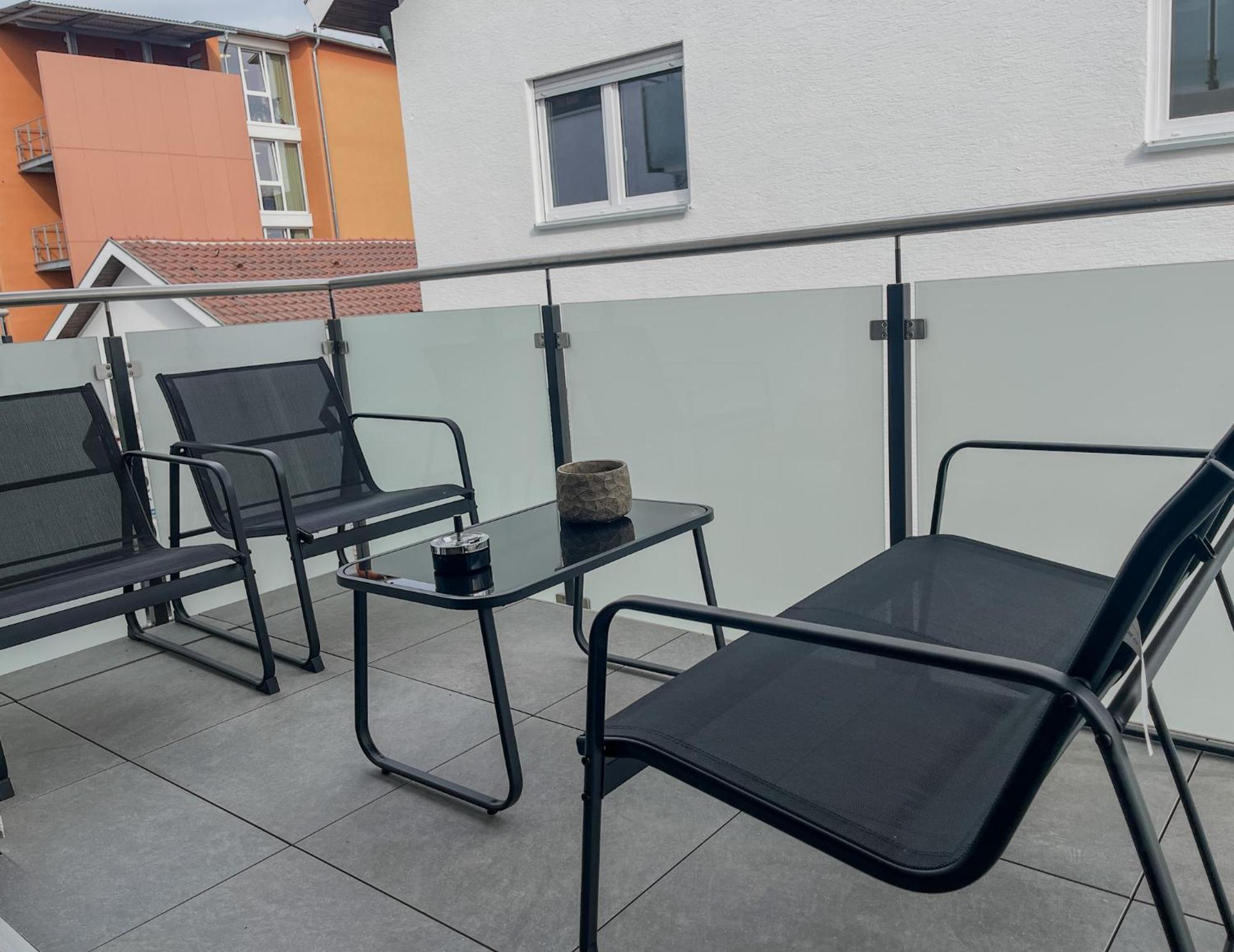 Schluessel Apartments Лар Екстериор снимка
