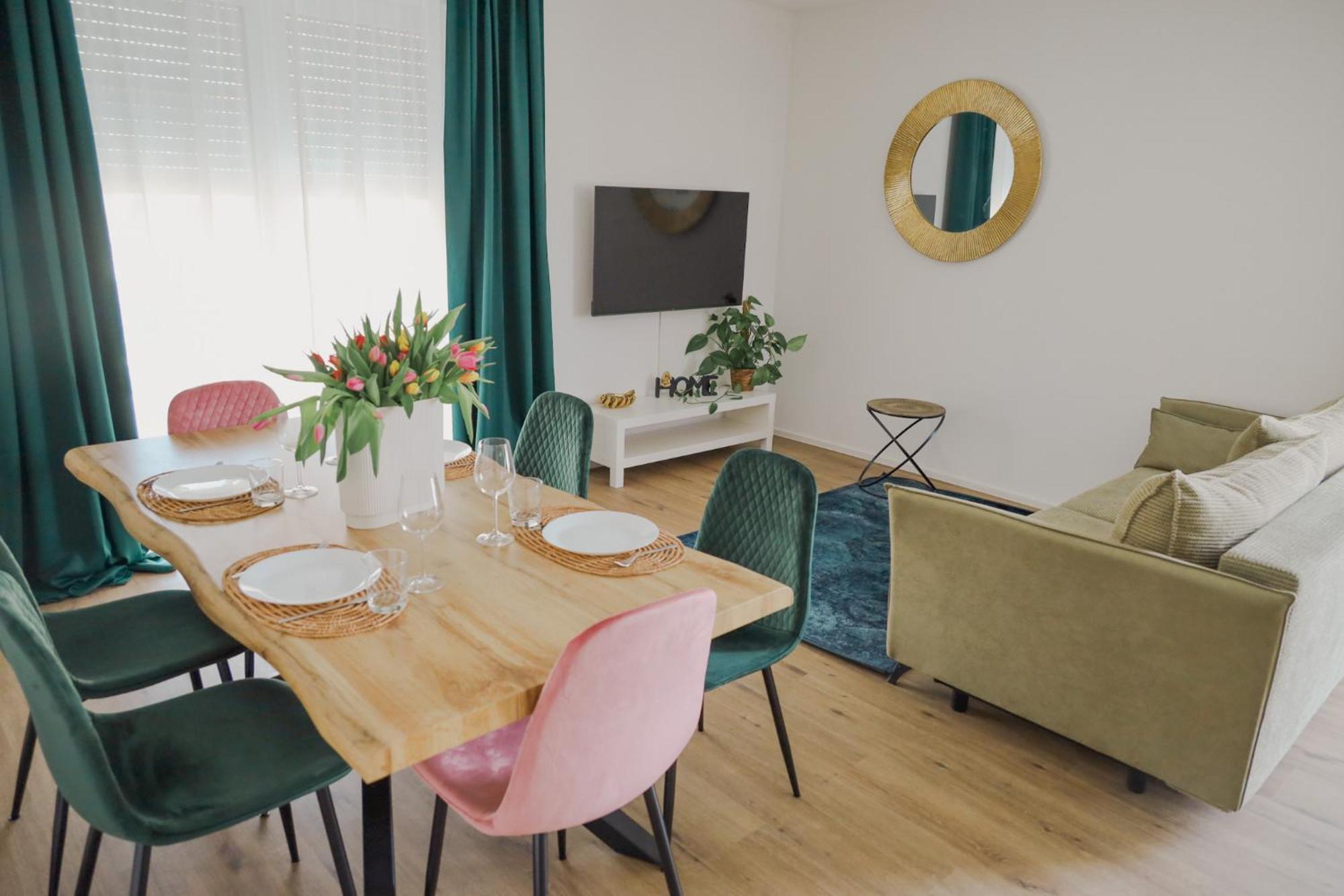 Schluessel Apartments Лар Екстериор снимка
